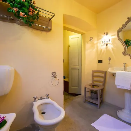 Residenza Il Glicine Di - Happy Villa Lesa